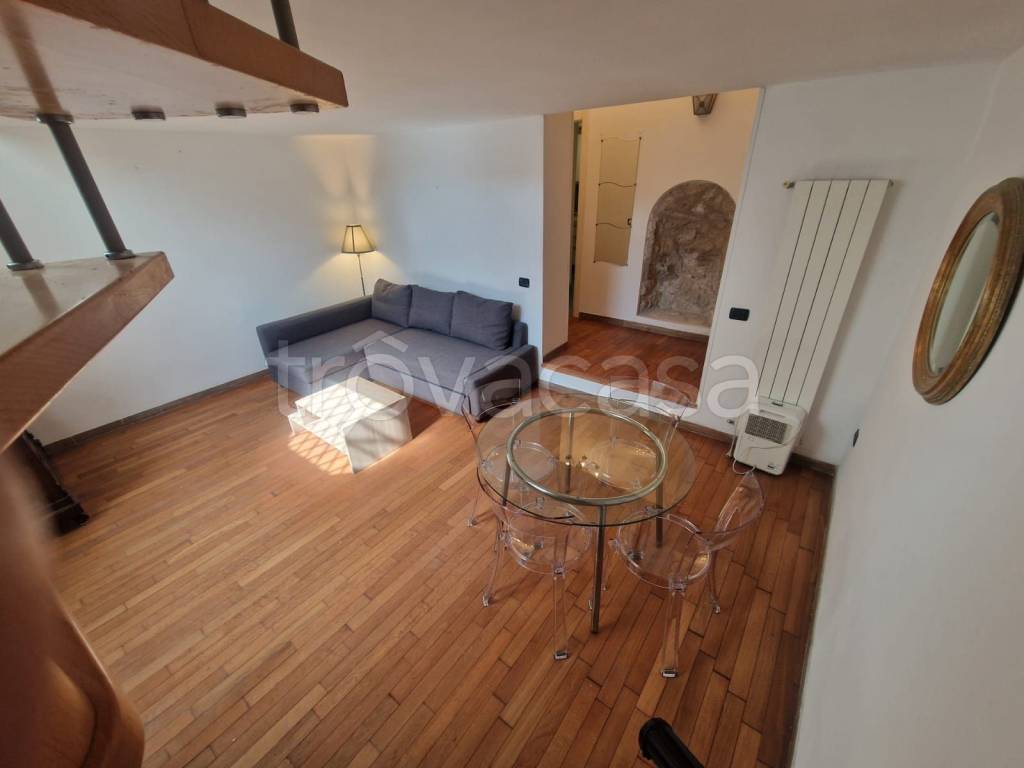 appartamento in affitto a Napoli in zona Chiaia