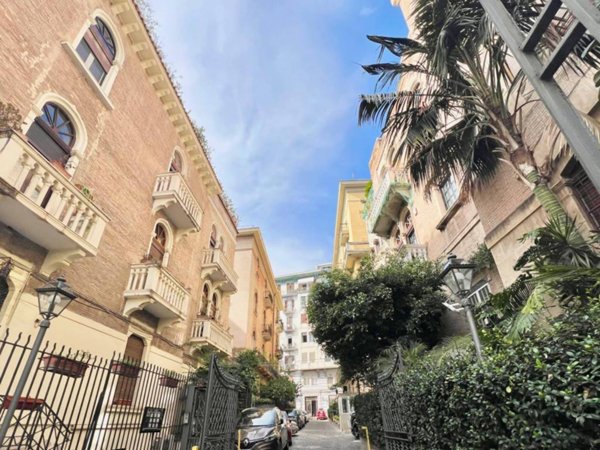 appartamento in affitto a Napoli in zona Chiaia