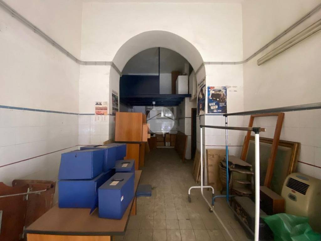 negozio in affitto a Napoli