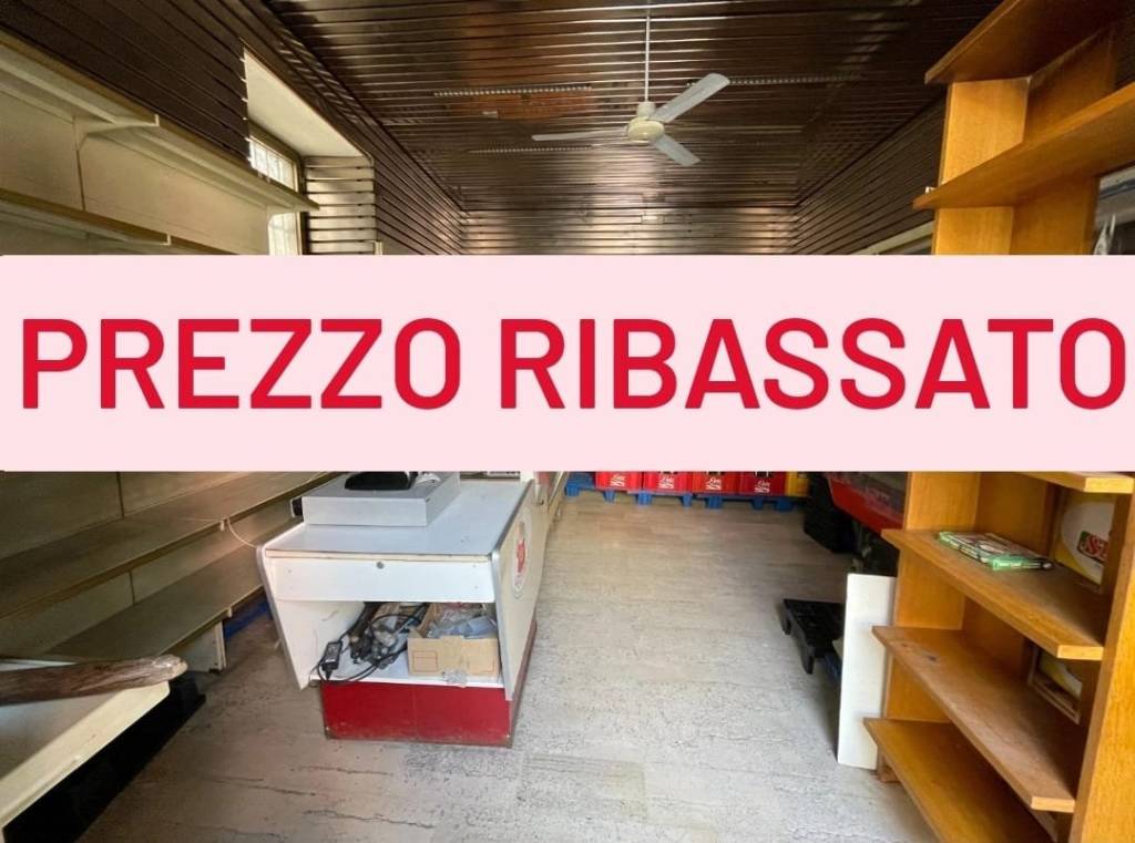 negozio in affitto a Napoli in zona Barra