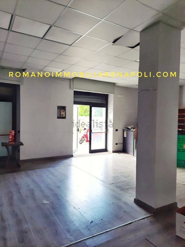 locale commerciale in affitto a Napoli in zona Bagnoli