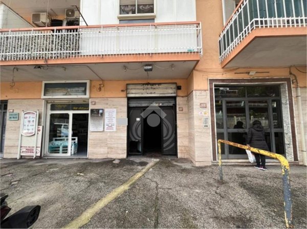 negozio in affitto a Napoli in zona Pianura