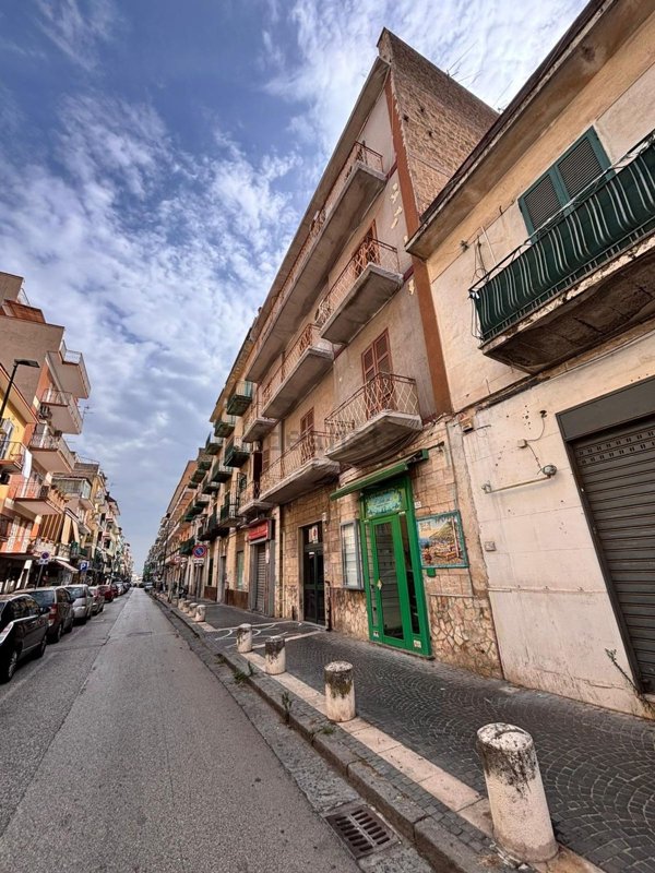 locale commerciale in affitto a Napoli in zona Secondigliano