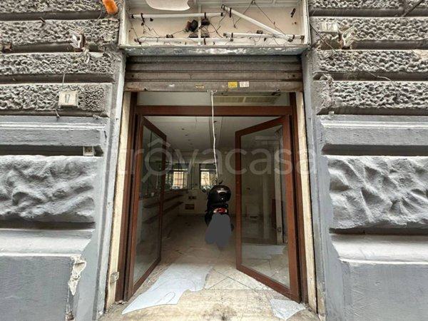 negozio in affitto a Napoli
