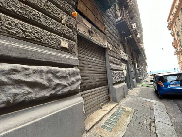 negozio in affitto a Napoli in zona Chiaia