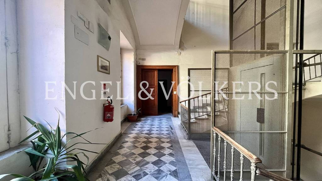 appartamento in affitto a Napoli in zona Chiaia