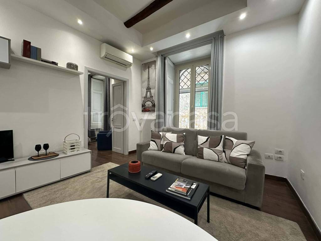 appartamento in affitto a Napoli in zona Chiaia