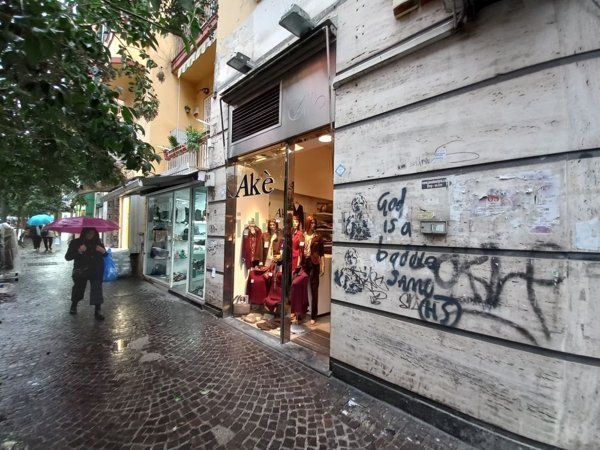 locale commerciale in affitto a Napoli in zona Arenella