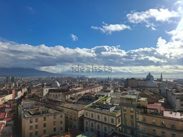 appartamento in affitto a Napoli in zona San Carlo all'Arena