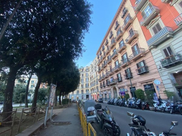 locale commerciale in affitto a Napoli in zona Chiaia