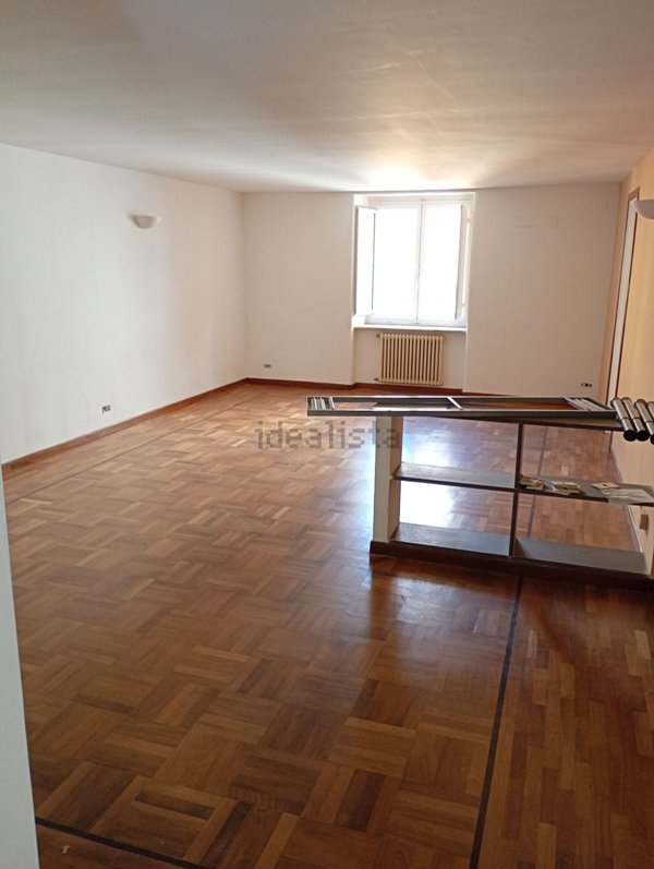 appartamento in affitto a Napoli in zona Chiaia