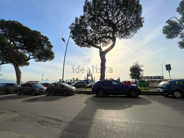 negozio in affitto a Napoli in zona Posillipo