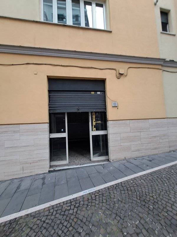 locale commerciale in affitto a Napoli in zona Chiaia