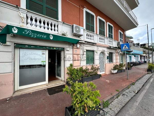 appartamento in affitto a Napoli in zona Chiaia