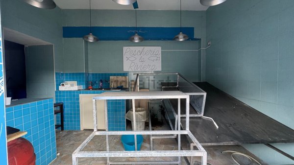 locale commerciale in affitto a Napoli in zona Stella