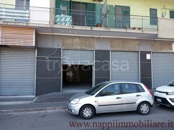 negozio in affitto a Napoli in zona Secondigliano
