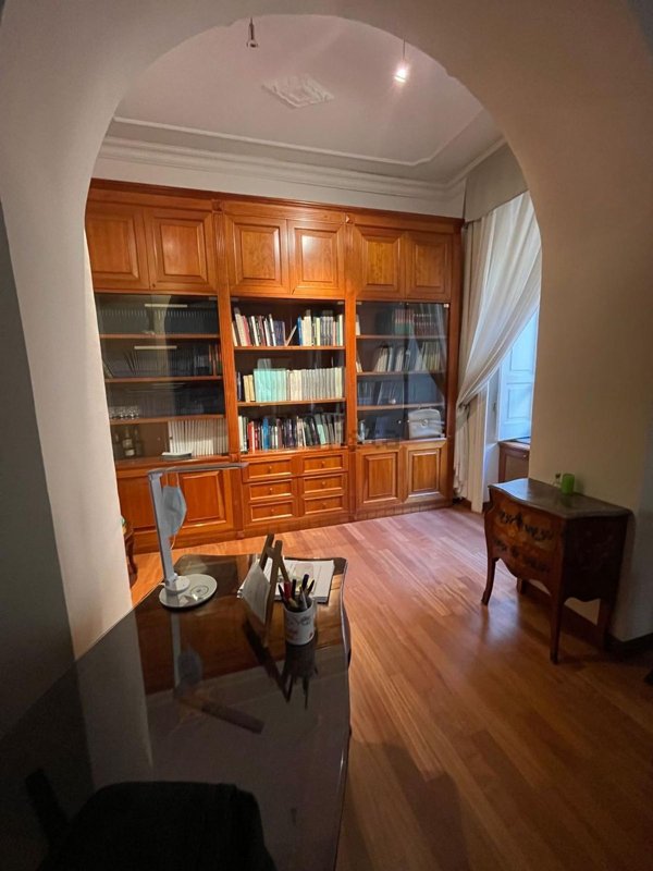 appartamento in affitto a Napoli in zona Chiaia