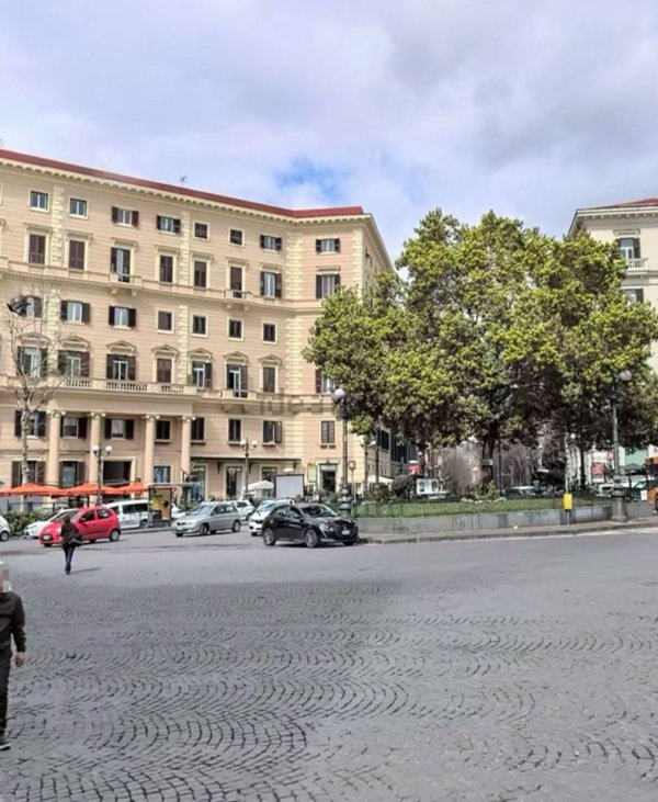 locale commerciale in affitto a Napoli in zona Vomero