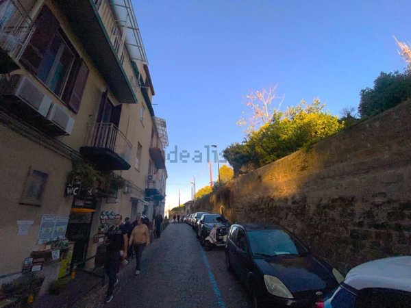 locale commerciale in affitto a Napoli in zona Vomero
