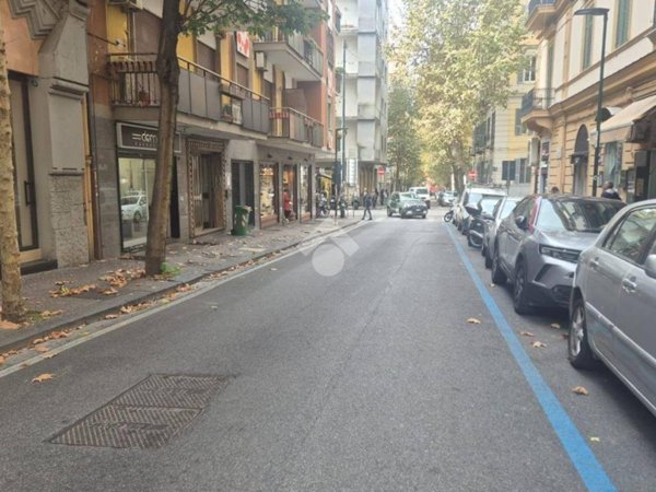 negozio in affitto a Napoli in zona Vomero