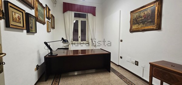 ufficio in affitto a Napoli in zona Chiaia