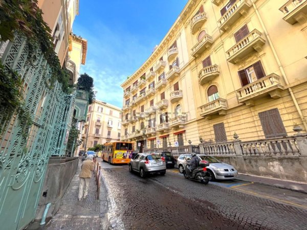 ufficio in affitto a Napoli in zona Chiaia