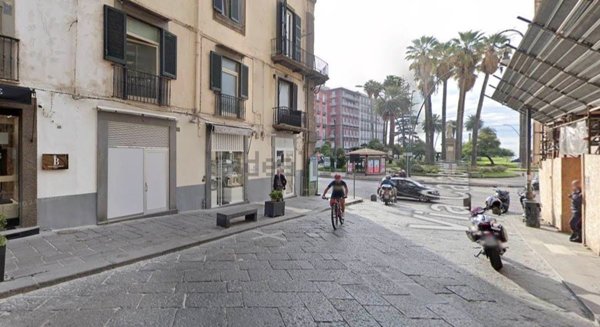 locale commerciale in affitto a Napoli in zona San Ferdinando