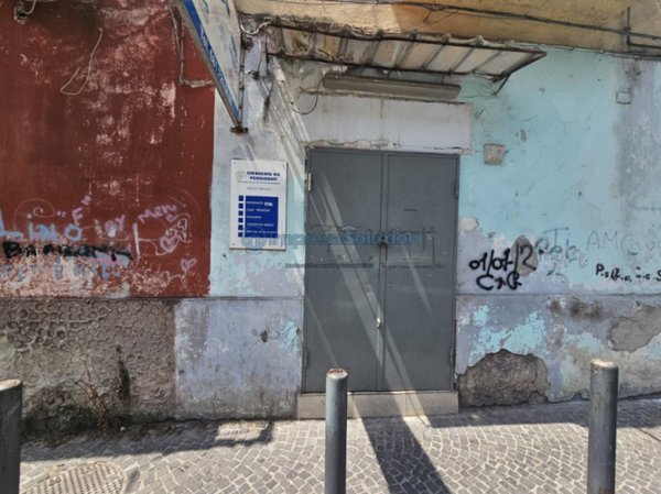 negozio in affitto a Napoli in zona Pianura