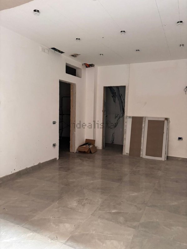 locale commerciale in affitto a Napoli in zona Secondigliano