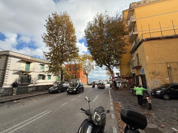 locale commerciale in affitto a Napoli in zona Arenella