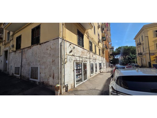 locale commerciale in affitto a Napoli in zona Bagnoli