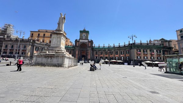 negozio in affitto a Napoli in zona Vomero