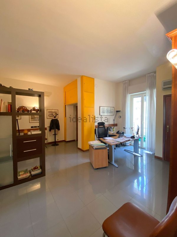 ufficio in affitto a Napoli in zona Chiaia