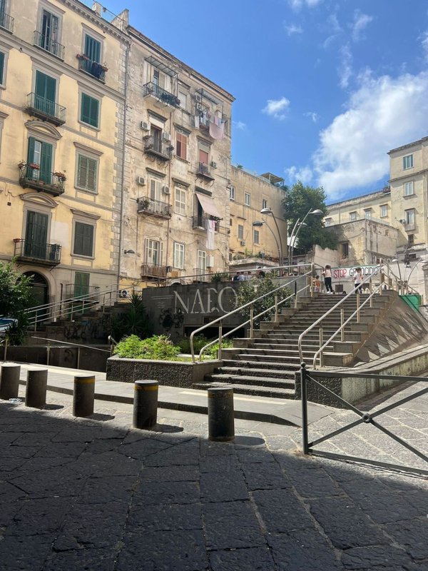 locale commerciale in affitto a Napoli in zona Montecalvario