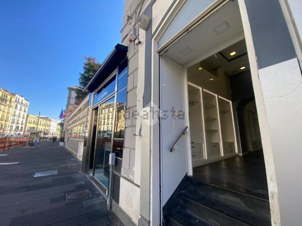 locale commerciale in affitto a Napoli in zona Chiaia
