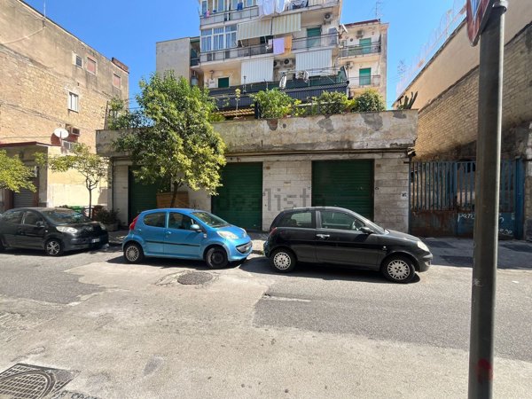 locale commerciale in affitto a Napoli in zona Barra