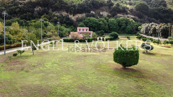 casa indipendente in affitto a Napoli in zona Fuorigrotta
