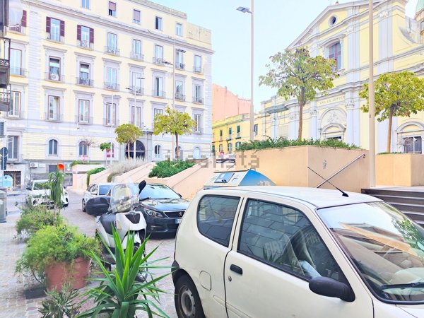 locale commerciale in affitto a Napoli in zona San Ferdinando