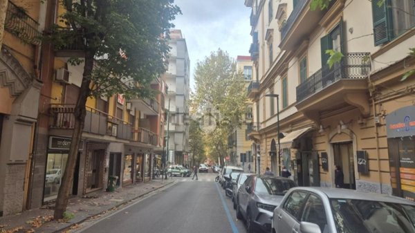 locale commerciale in affitto a Napoli in zona Vomero