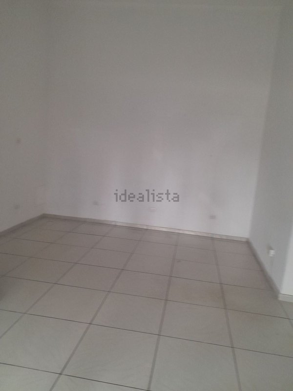 locale commerciale in affitto a Napoli in zona San Carlo all'Arena