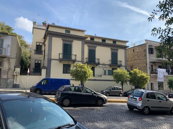 appartamento in affitto a Napoli in zona San Carlo all'Arena