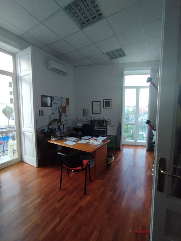 ufficio in affitto a Napoli in zona San Lorenzo