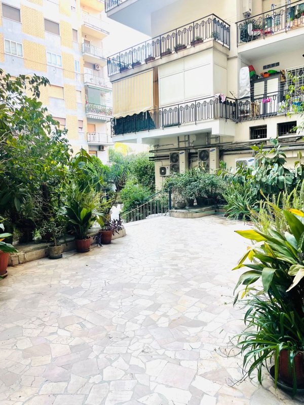 appartamento in affitto a Napoli in zona Stella