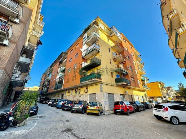 locale commerciale in affitto a Napoli in zona Bagnoli