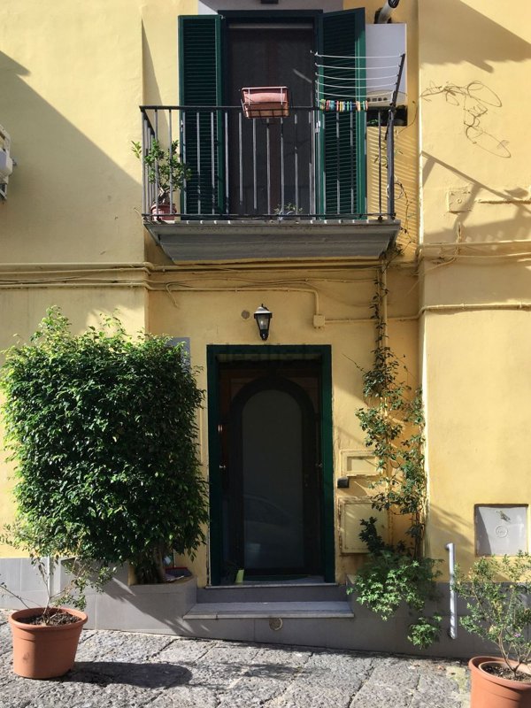 appartamento in affitto a Napoli in zona Chiaia