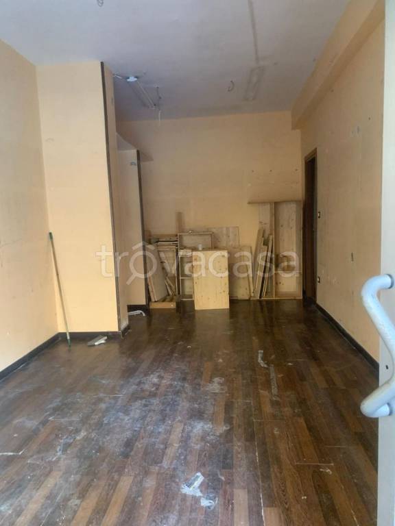 negozio in affitto a Napoli