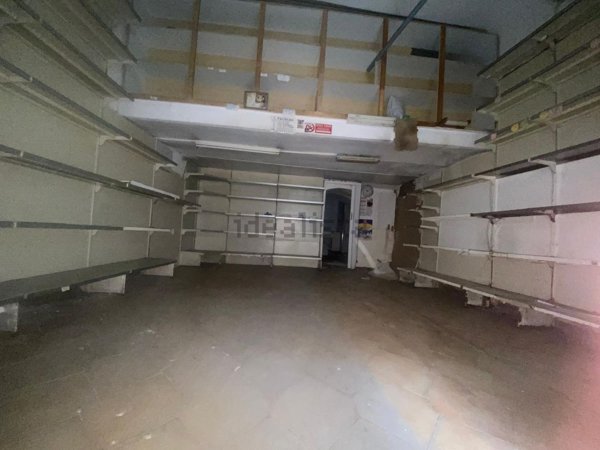 locale commerciale in affitto a Napoli in zona Chiaia