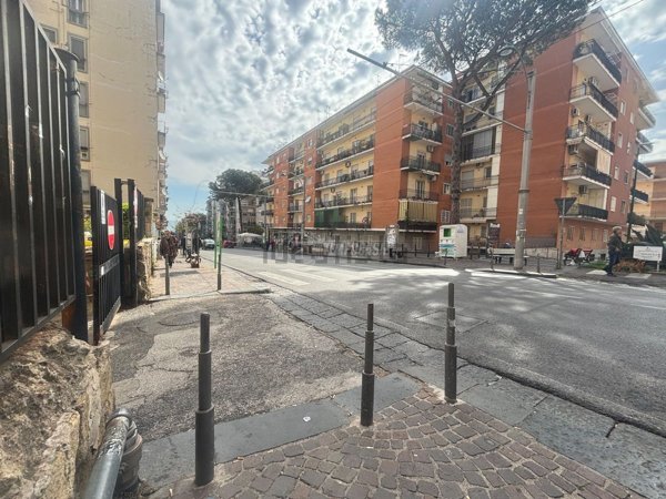locale commerciale in affitto a Napoli in zona Capodimonte / Colli Aminei