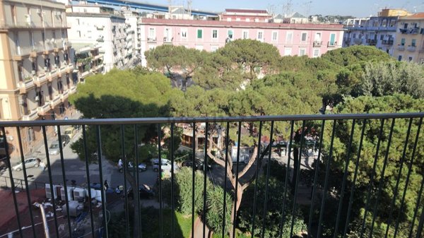 appartamento in affitto a Napoli in zona San Carlo all'Arena