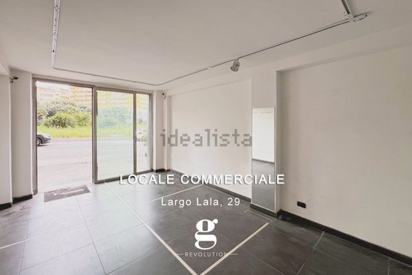 locale commerciale in affitto a Napoli in zona Fuorigrotta